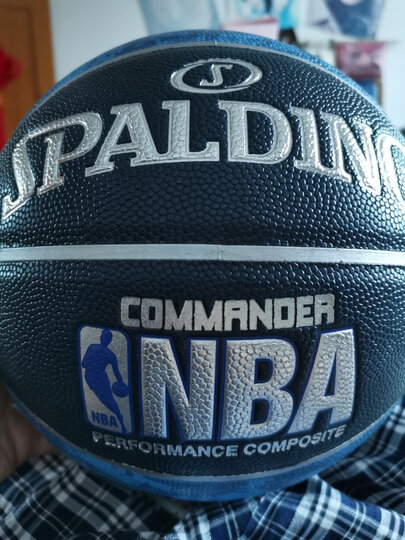 斯伯丁74-934y:"送货很快,孩子很喜欢,赠品和球是分开送的.