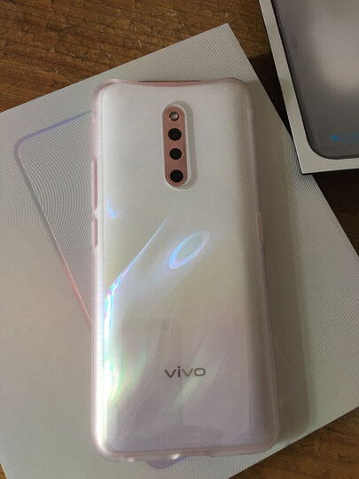 vivox27pro:"非常不错的一款手机,颜值高大上,升缩式前置摄像头使用