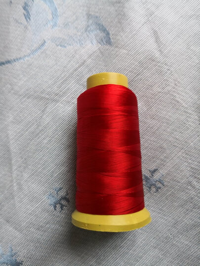 红丝线颜色很正,质量好,光泽度非常棒,价格实惠,京东购物很开心,物流