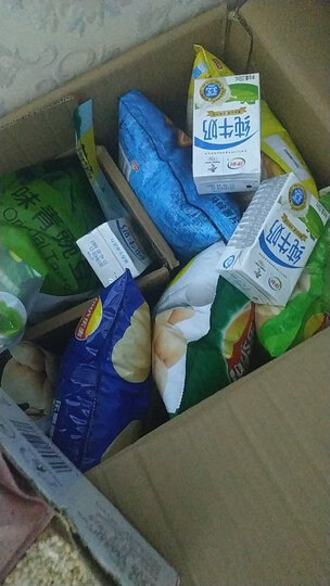 快递很迅速,在本地也有发货仓库,快递的态度也特别好,包装很好,薯片没