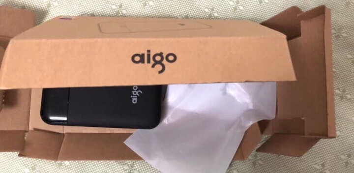 不过我还没有评价,是因为我想用一下,以前买过爱国者的充电宝,用起来