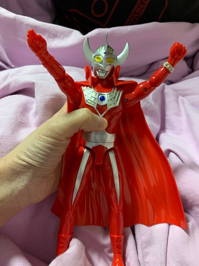 锦江ut5500a披风泰罗奥特曼玩具:"优惠券买的 有一点点瑕疵 但不影响