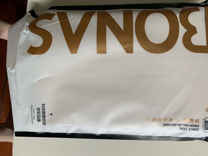 宝娜斯(bonas):"每次买长筒袜,肤色的颜色都偏深,反而让我的白腿显黑