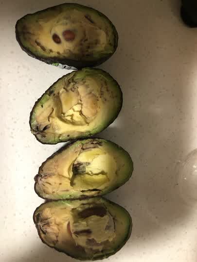 一箱5个牛油果,打开.