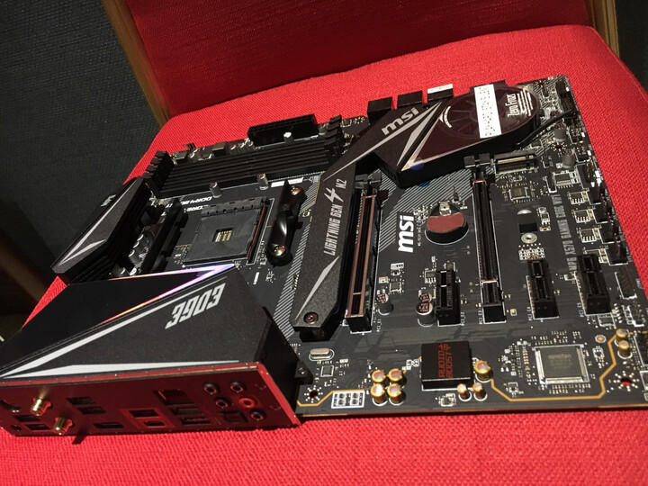 微星mpg x570 gaming edge wifi:"首先还是的赞一下今冬的物流,第二天