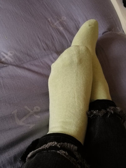 袜子挺柔软的,穿上脚很舒服也很暖和.很不错!