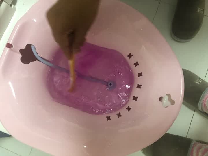 顺产之后大夫让用高锰酸钾坐浴,因为有撕裂实在坐不下,所以找了这个