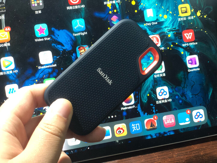 闪迪sdssde60-1t00-z25:"外观材质:使用橡胶?