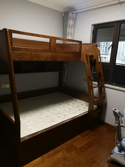 床真的很不错,非常厚.