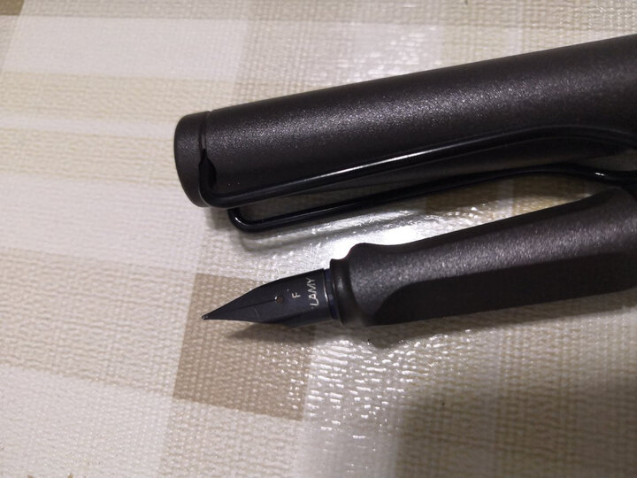 凌美safari狩猎者系列 钢笔 墨水笔 磨砂黑 f笔尖:"的确是一分价钱一