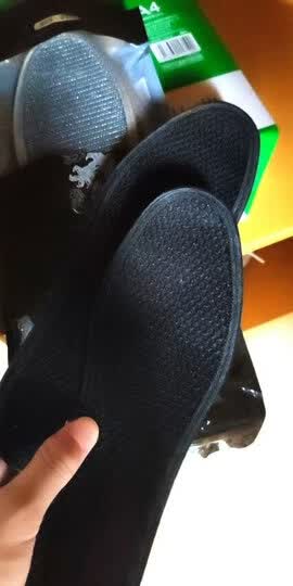 东方脚印竹炭鞋垫:"一包三双,三种颜色,买的大一号,用上感觉大小正好.