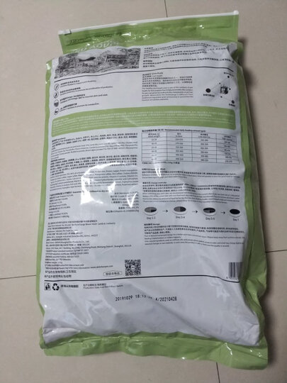 伯纳天纯宠物狗粮:"包装很好,适口性不错,狗子很喜欢吃,赶上活动价格