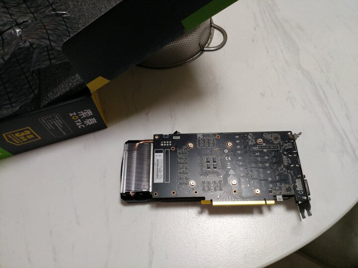 索泰rtx2060-6gd6 霹雳版 oc ha:"这张卡的性价比比较高,包装里面除了