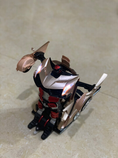 迪美遥控车变形汽车机器人模型 一键展示功能带灯光音乐可充电男孩