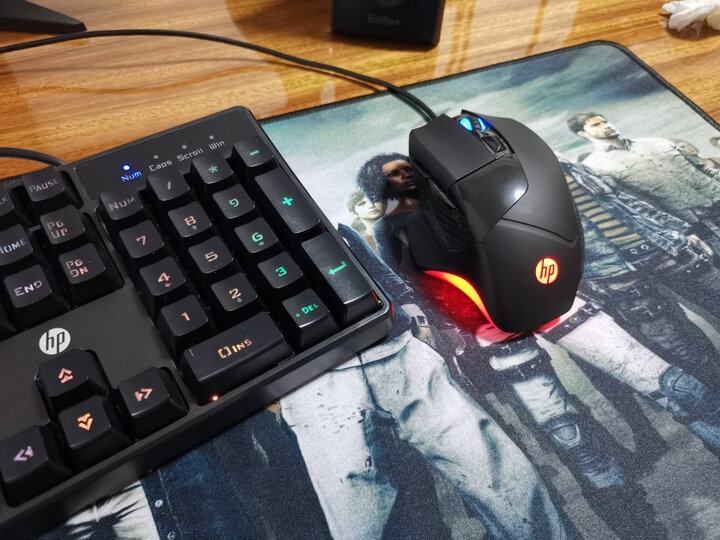 还不错,鼠标g200支持宏定义,客服估计是弄错了,总说g200鼠标不支持