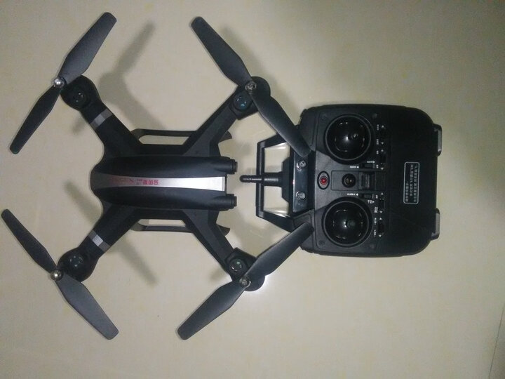 宝贝星(bbs)双摄像头无人机jy03:"外形外观:挺大个,帅爆了,比我之前买