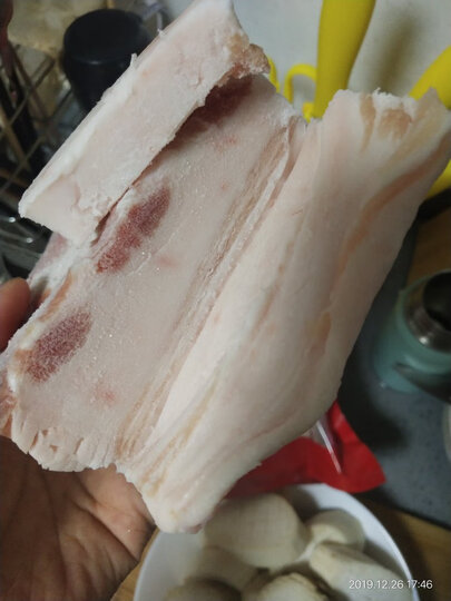 双汇筷乐亿家猪带皮五花肉:"太恶心了买的五花肉你给我发的大肥肉肥肉