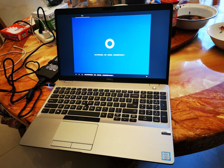 戴尔precision 3541:"外形外观:拉丝银不负重望,产品包装:纸质内衬材