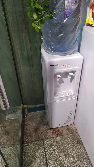 首先,饮水机本身给人.