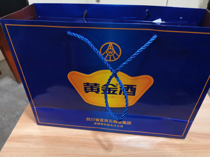 五粮液(wuliangye)1:"送人的,包装得很好看.