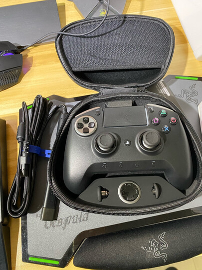雷蛇(razer)飓兽ps4:"第一次看见这产品在泰国清迈大型商场内的科技