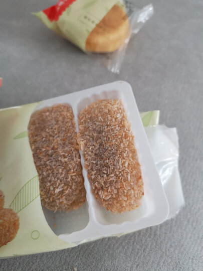 软软糯糯甜甜的,良品铺子的小零食很棒.