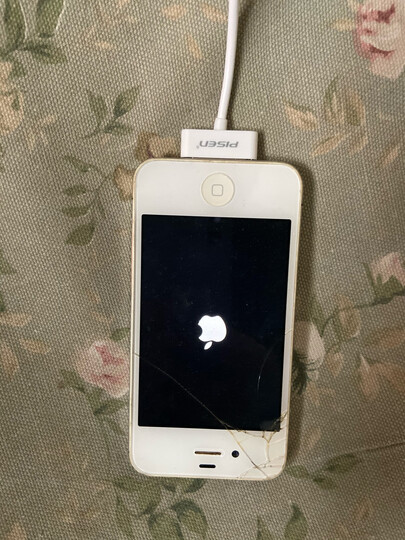 品胜苹果:"第一部iphone手机一直没舍得丢,虽然已经破旧不堪.
