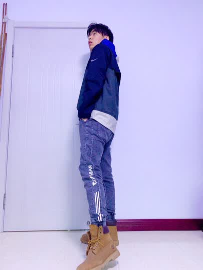 戈凡尔:"是否舒适:发货很快!收到立刻试穿!很舒适!版型:很棒!