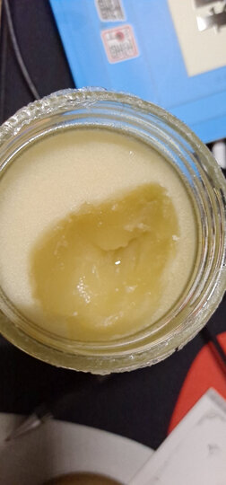 这个蜂蜜是固体的蜂蜜.