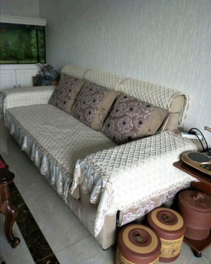 索菲娜:"沙发垫子质量很好,还有防滑设计,价格有点贵哦" - 京东