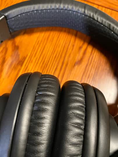 shure:"符合哈曼曲线的标准耳机,佩戴舒适,不算太重长时间戴不会太累
