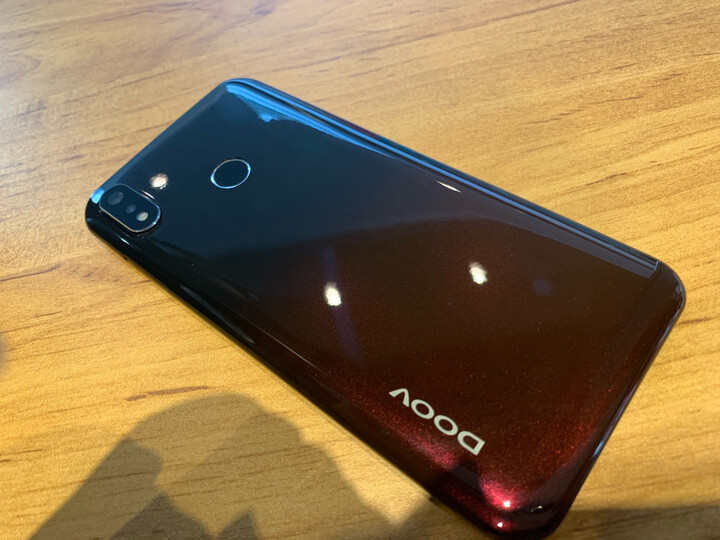 朵唯(doov)a55:"外形外观:外观非常好看,做工精细,手感很好.