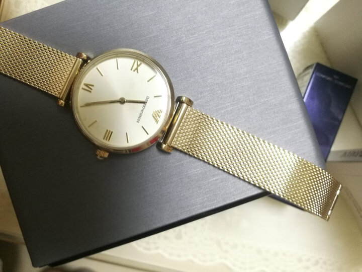 安普里奥·阿玛尼ar1957:"外形外观:外观美观,时尚大方适用人群:适合