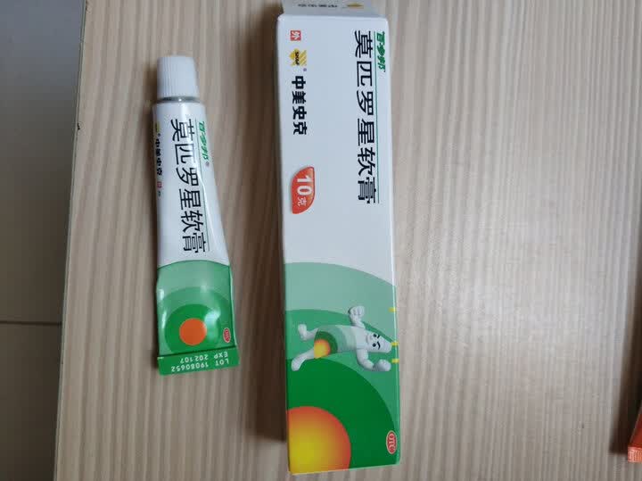 最近甲沟炎红肿发炎,.