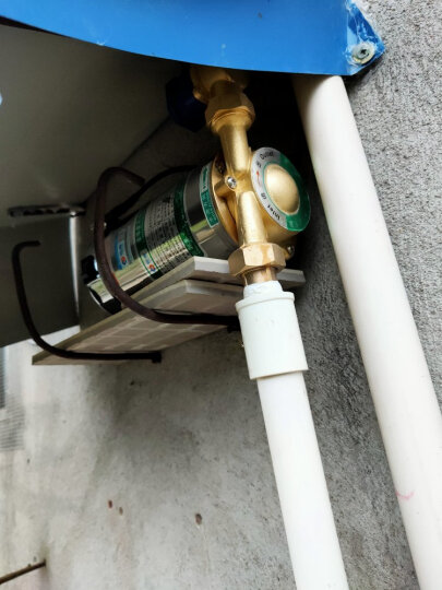 增压泵装在水塔出水口图片