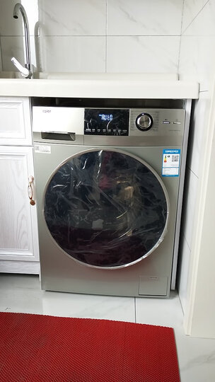 海尔xqg100-14bd70u1jd:"洗衣机外观时尚银色的大气,功能很强大,还在