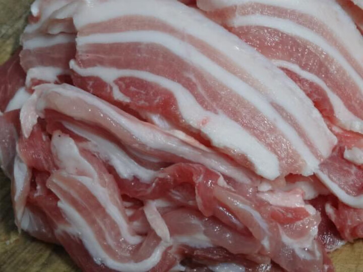 双汇筷乐亿家猪带皮五花肉:"牌子正,肉质好,层层分明,肥瘦相间,带皮