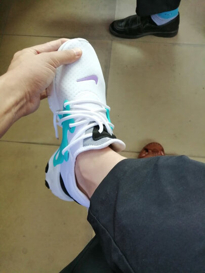 耐克(nike):"尺码大小:偏长[本人正常脚偏瘦型]偏长1.