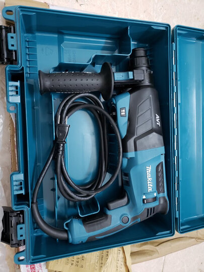 做工很牧田,手感挺舒适的.电锤蛮重的.