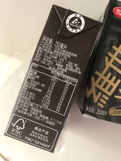 维他奶黑豆奶:"口感:口感特别的好,浓郁的大豆香味扑鼻,没有渣,喝到