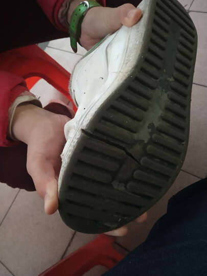 回力(warrior):"质量不好,才穿一个月就脱胶还断底了" - 京东