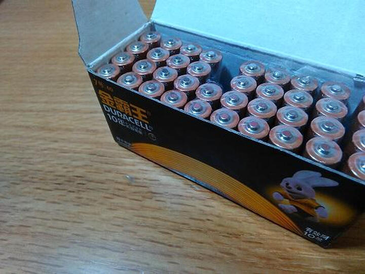 金霸王7号电池:"金霸王(duracell) 7号碱性电池干电池40粒装 价格实惠