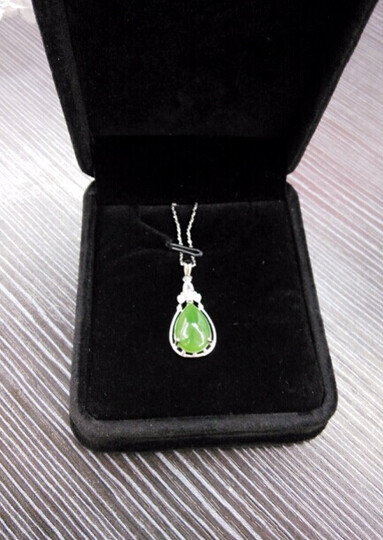荔尚珠宝 和田玉吊坠 925银镶嵌菠菜绿碧玉水滴挂件 碧玉吊坠颜色很正