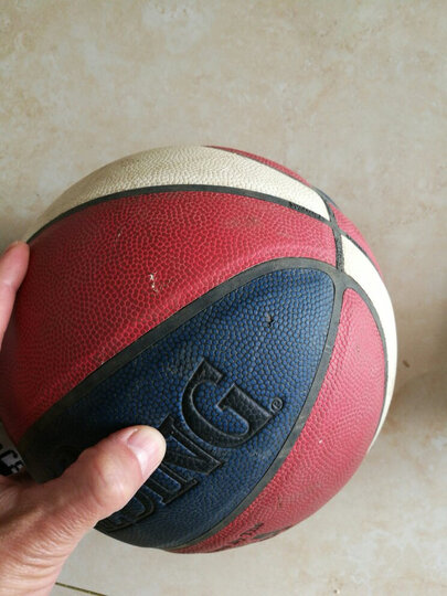 斯伯丁74-655y 篮球:"打了一早上多处破皮掉肉" - 京东