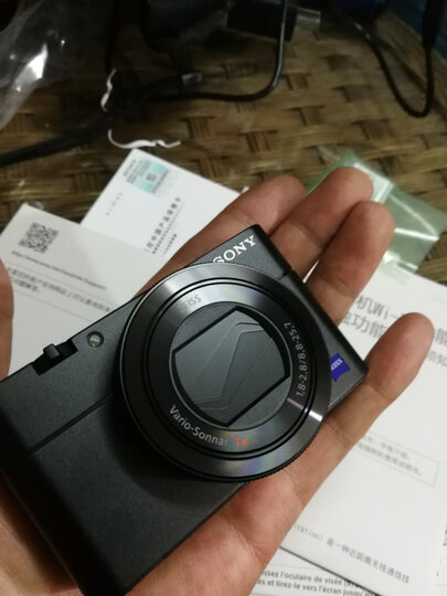 索尼rx100m5:"物流不错,包装受了挤压,好在机机无碍,充电插卡好像一切