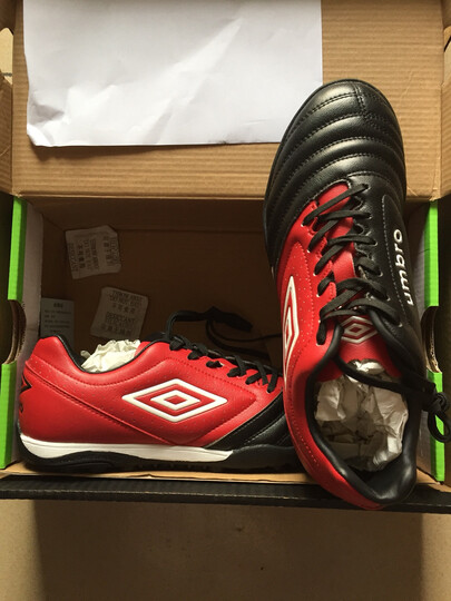 茵宝(umbro):"尺码与正常相差比较大,按大两个码估计比较合适,鞋子