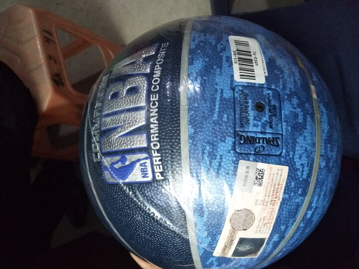 斯伯丁74-934y:"手感不错,打在水泥地上那声音很脆!