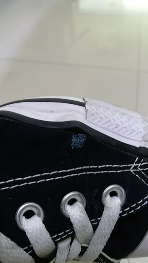匡威(converse):"为什么感觉不像是正品,开胶,鞋面布料开裂.