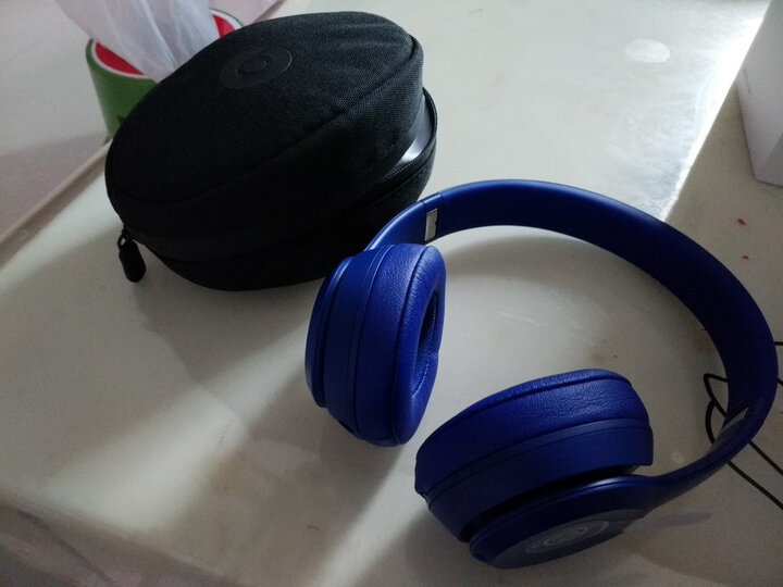beatssolo3 wireless:"收到货大吃一惊,耳机比京东上的小了一点,其它