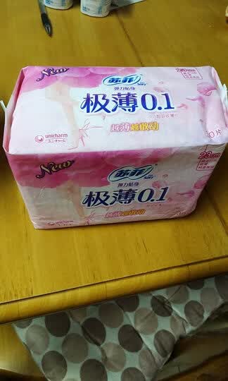 苏菲卫生巾:"宝贝比超市便宜得多,看上去品质也不差,京东快递就是快